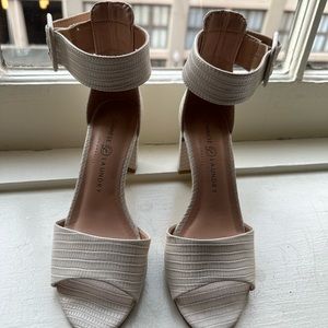 Chinese Laundry sandal